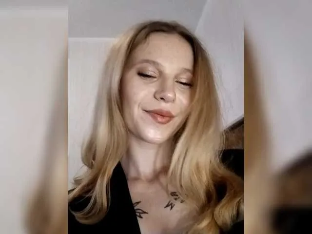 1biscuit1 from BongaCams
