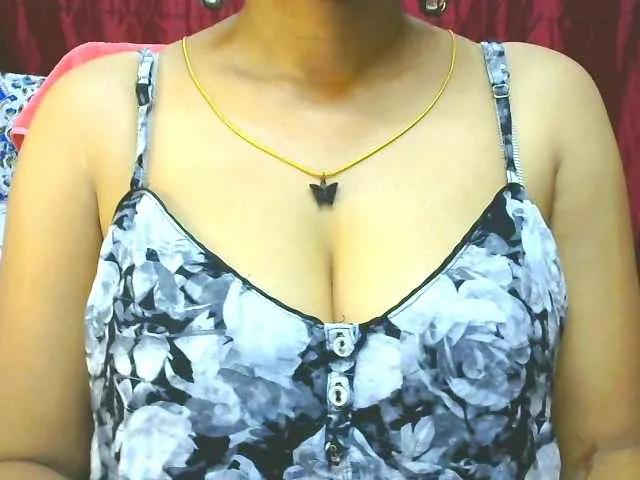 Aarju from BongaCams
