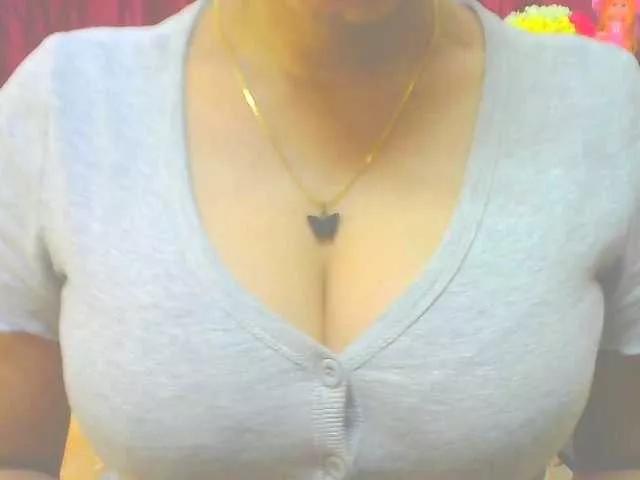 Aarju from BongaCams
