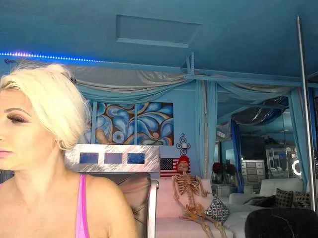 adrianna_fox from BongaCams is Freechat