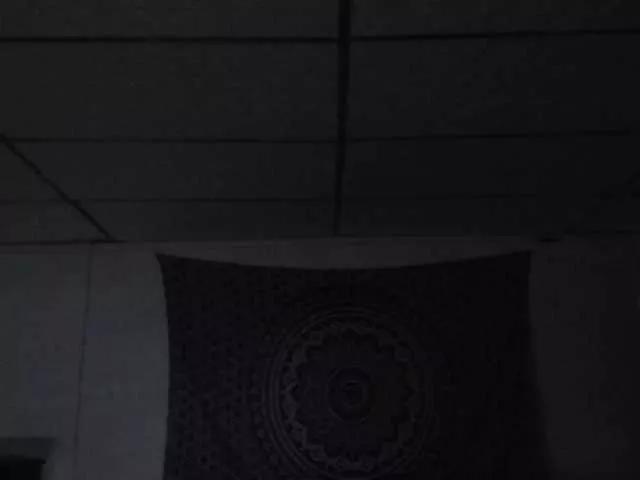 Allie-Rose from BongaCams