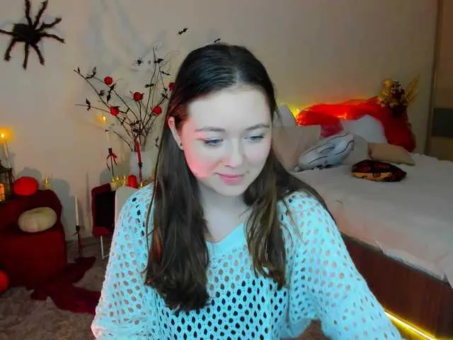 AlluringLookk from BongaCams