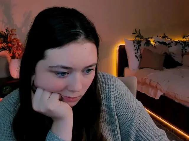 AlluringLookk from BongaCams