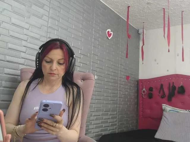 Girls: try live performances with matured performers, from dancing to quirks, in a variety of beautiful sex cams.