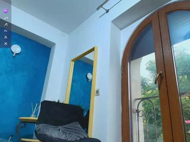 Anna-Lewis from BongaCams