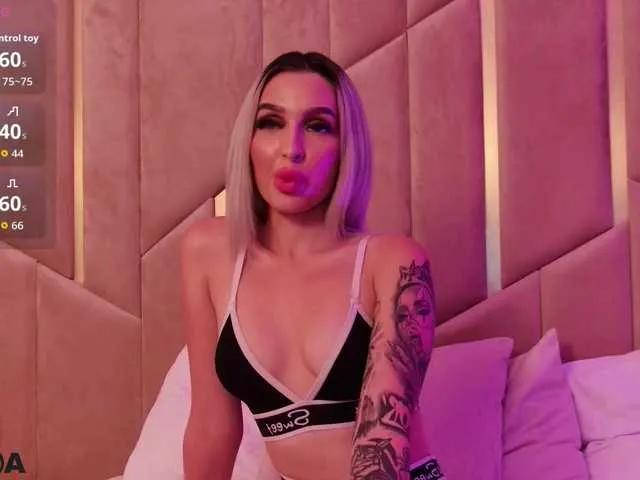 AriannaLure from BongaCams is Freechat