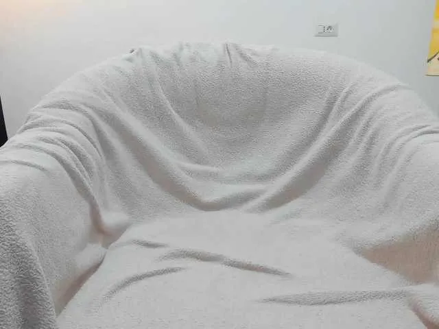 AryaAnna from BongaCams