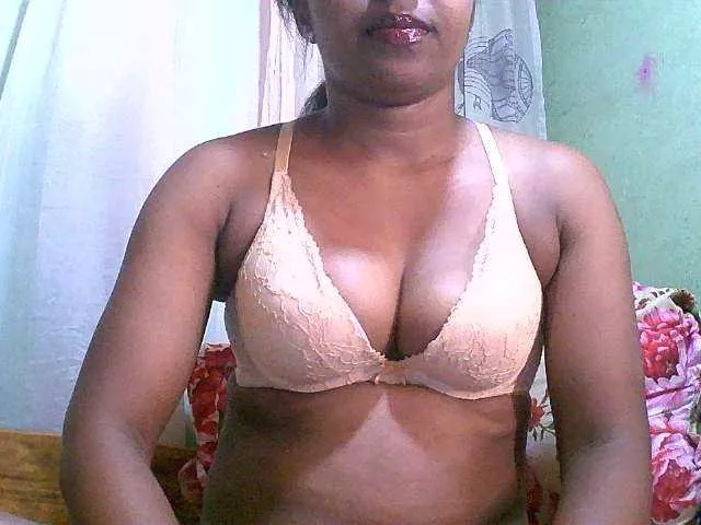 Asmonah from BongaCams