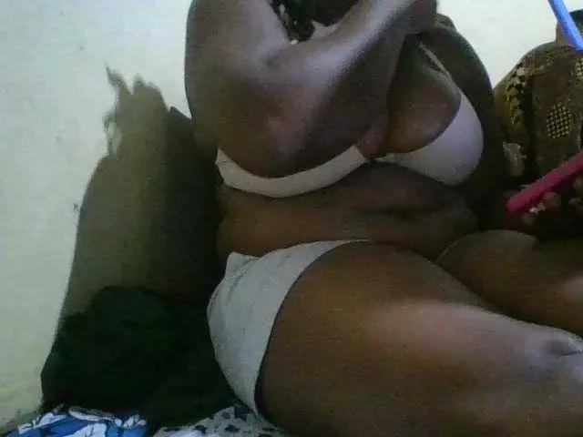 bigboobies2 from BongaCams is Freechat
