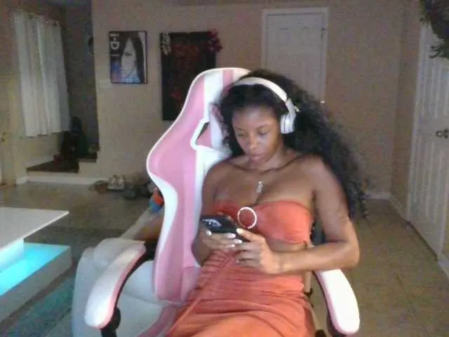 C0c0iman from BongaCams