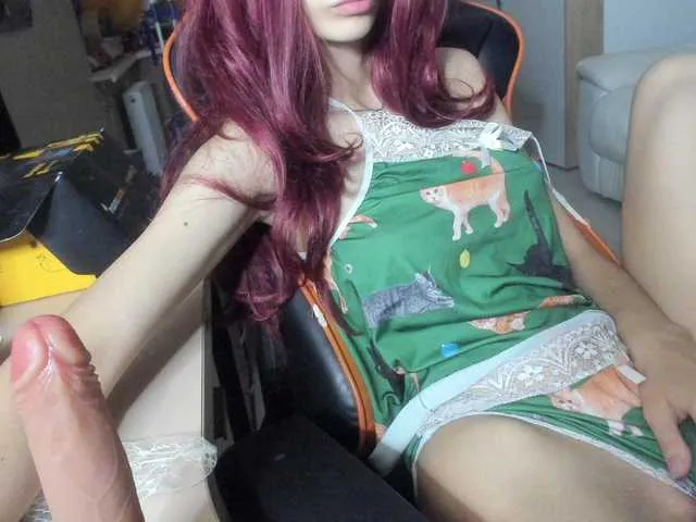 CamDragonic24 from BongaCams