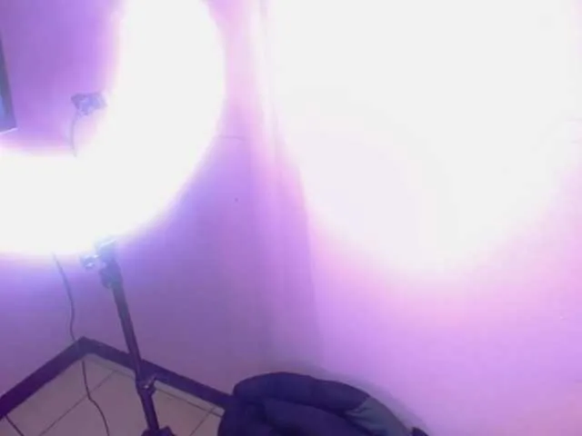 Caroliine-fox from BongaCams