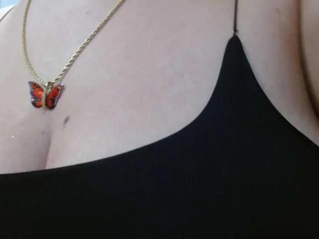 carolineF1 from BongaCams is Freechat