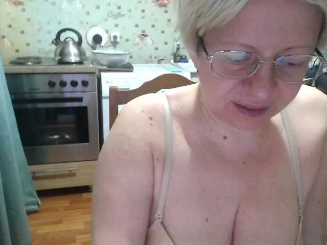 CrazzyBitch from BongaCams