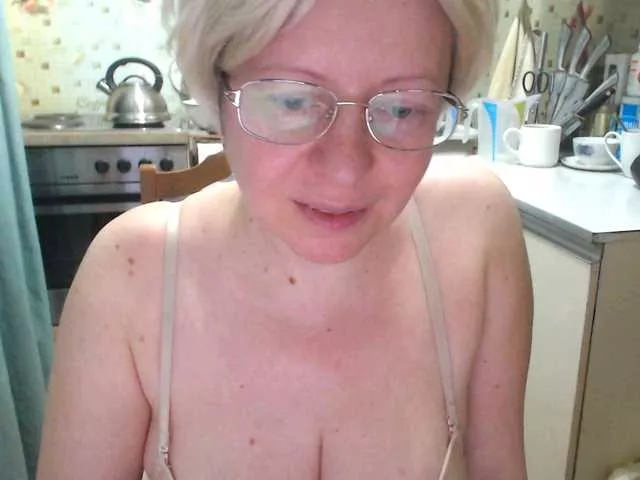 CrazzyBitch from BongaCams