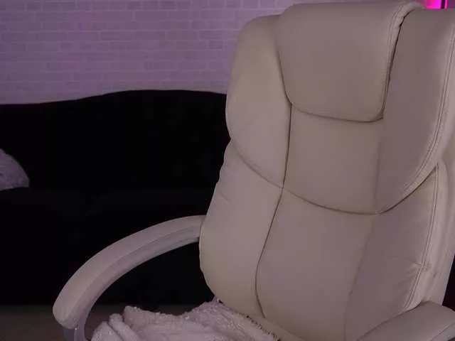 DaenerysDaen from BongaCams