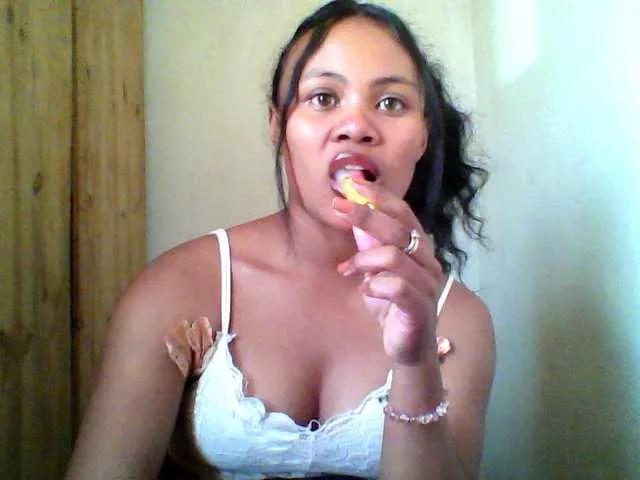 Dilliannah from BongaCams