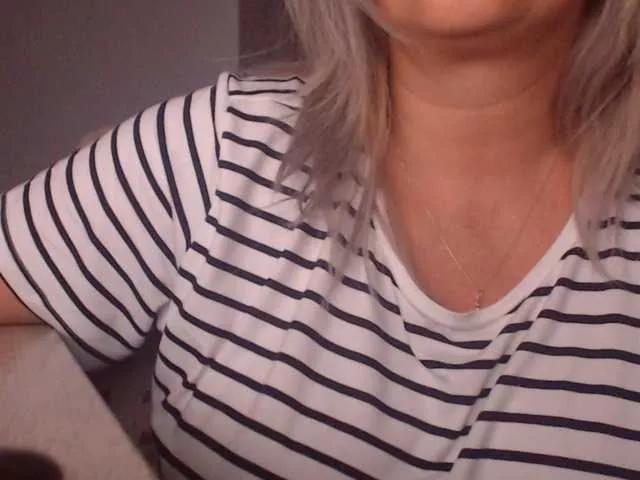 DivineBlond from BongaCams