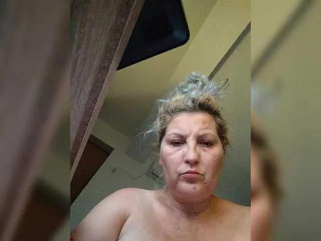 DivineBlond from BongaCams