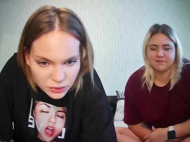 DivineTrio from BongaCams