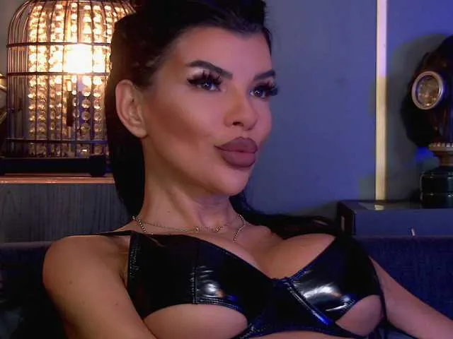 EleniaDevons from BongaCams