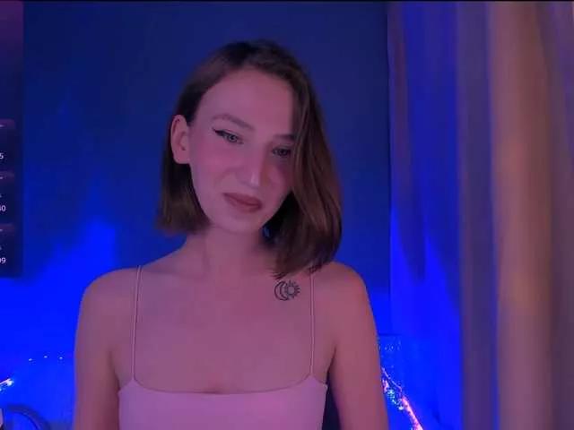 ellaamber from BongaCams