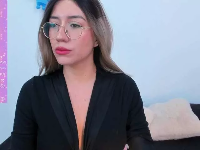 EllaDavs from BongaCams