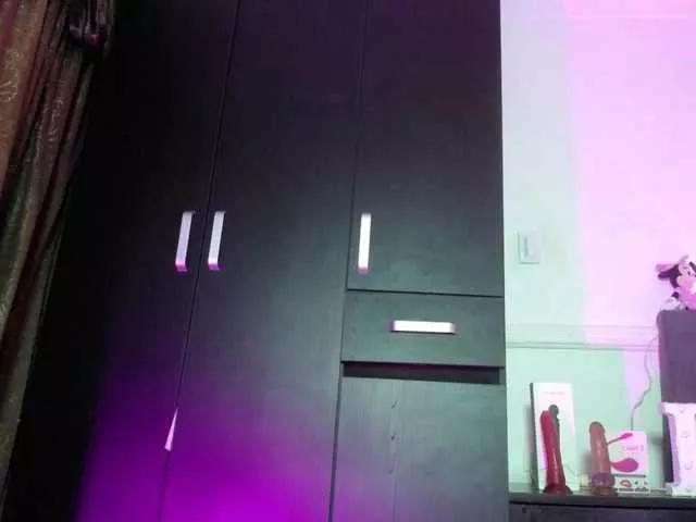 Emma-hoot1 from BongaCams