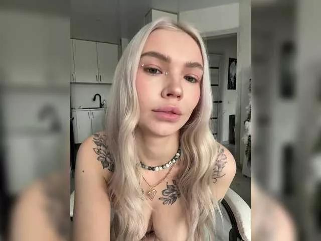 Emmagoodgirl from BongaCams