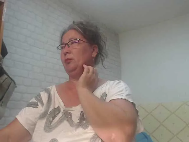 Emmasquirt69 from BongaCams