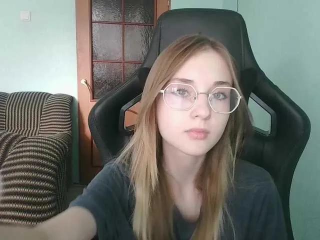 emolina from BongaCams is Freechat