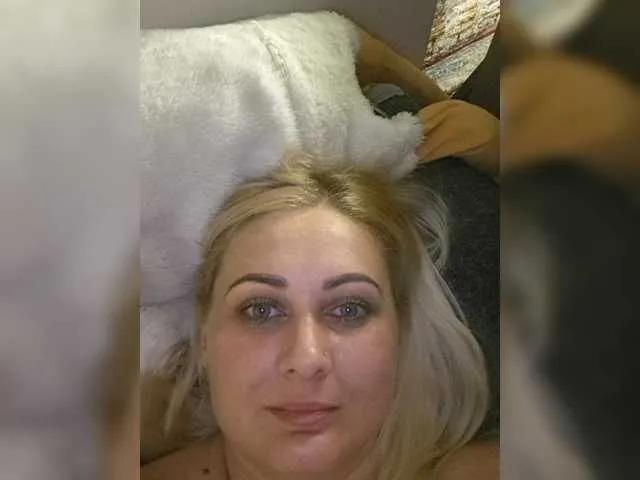 Enni1 from BongaCams