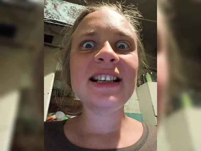 esterjohns from BongaCams