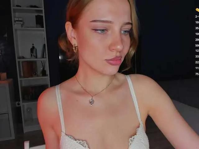 evie-sapphire from BongaCams