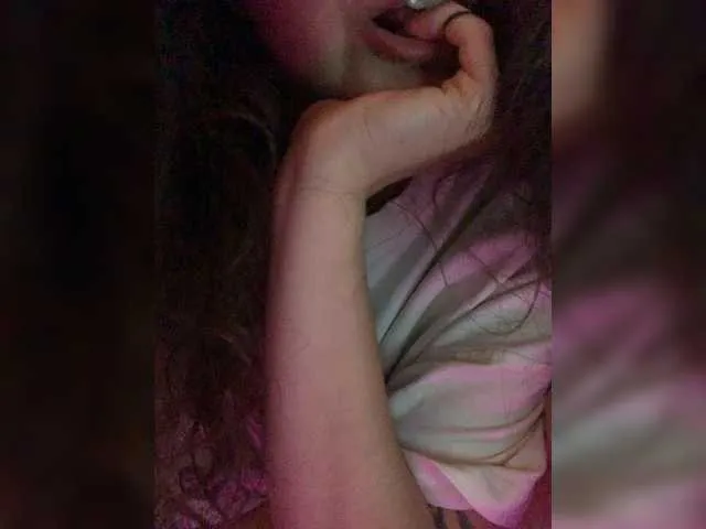 FeeBee from BongaCams