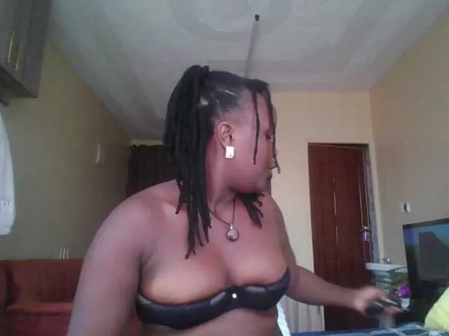 Fine-ass-bitch from BongaCams is Freechat