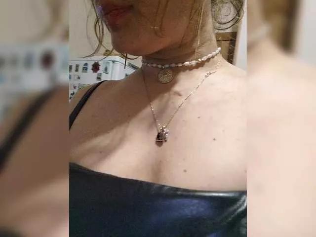 Good-woman from BongaCams is Freechat