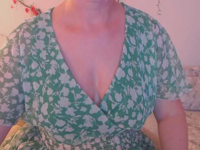 goodSnowQueen from BongaCams is Freechat