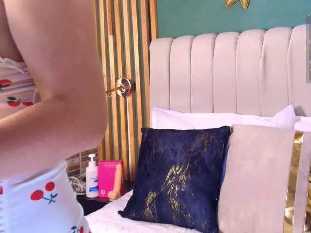 Hanah-Greey from BongaCams