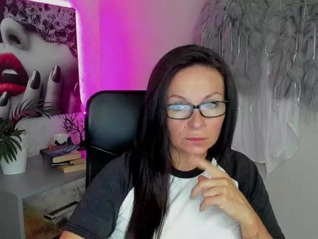 HelenSHOW1 from BongaCams