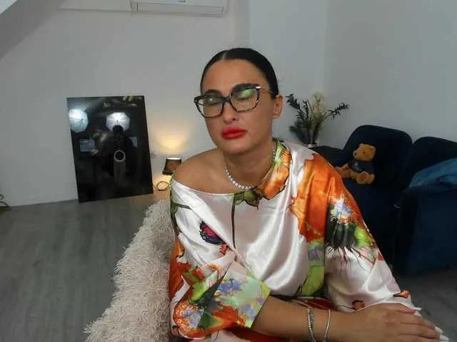 HelenSinn from BongaCams