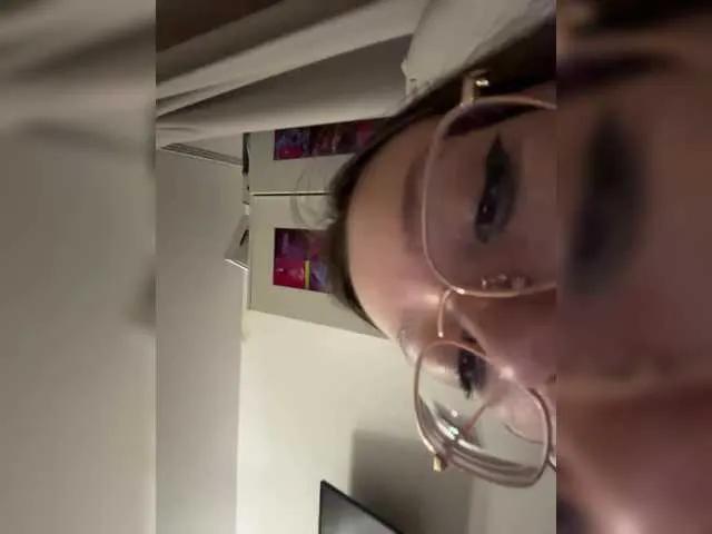 henby-streams from BongaCams is Freechat
