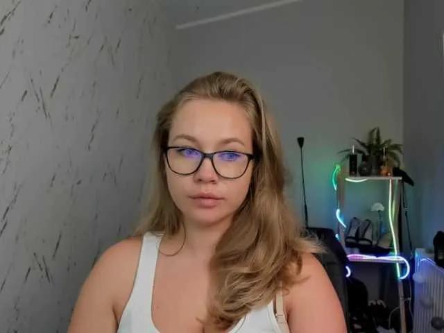 HollyBB from BongaCams