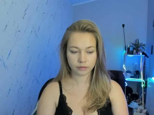 HollyBB from BongaCams
