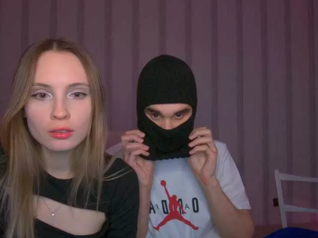 HollyJoys from BongaCams