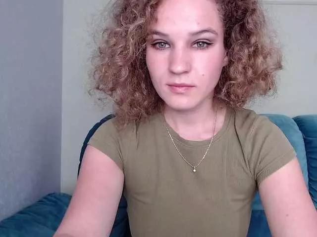 HollyMommy from BongaCams