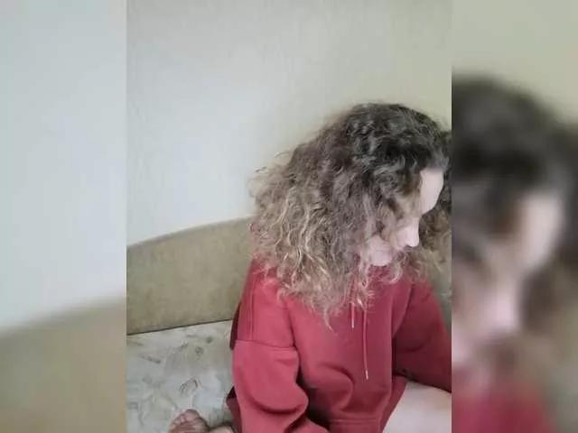 HollyMommy from BongaCams