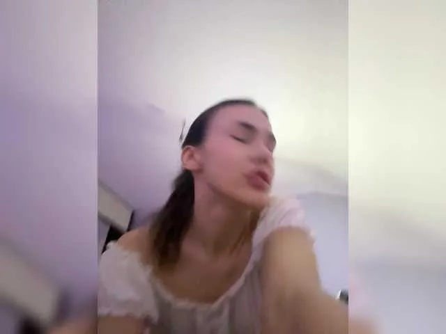 Iloniyaa from BongaCams