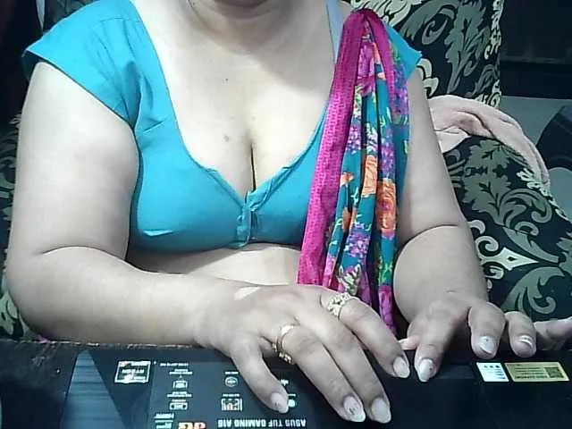 Indianbhabhimilf40 from BongaCams