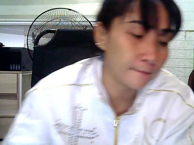 Jeansy23 from BongaCams